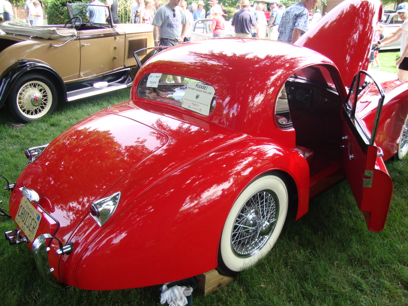 Illustration for article titled 1952 Jaguar XK120 Fixed Head Coupe